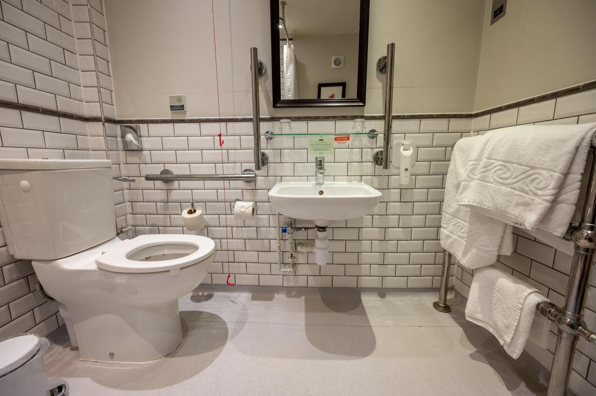 Cross Hands Hotel By Greene King Inns Old Sodbury 外观 照片