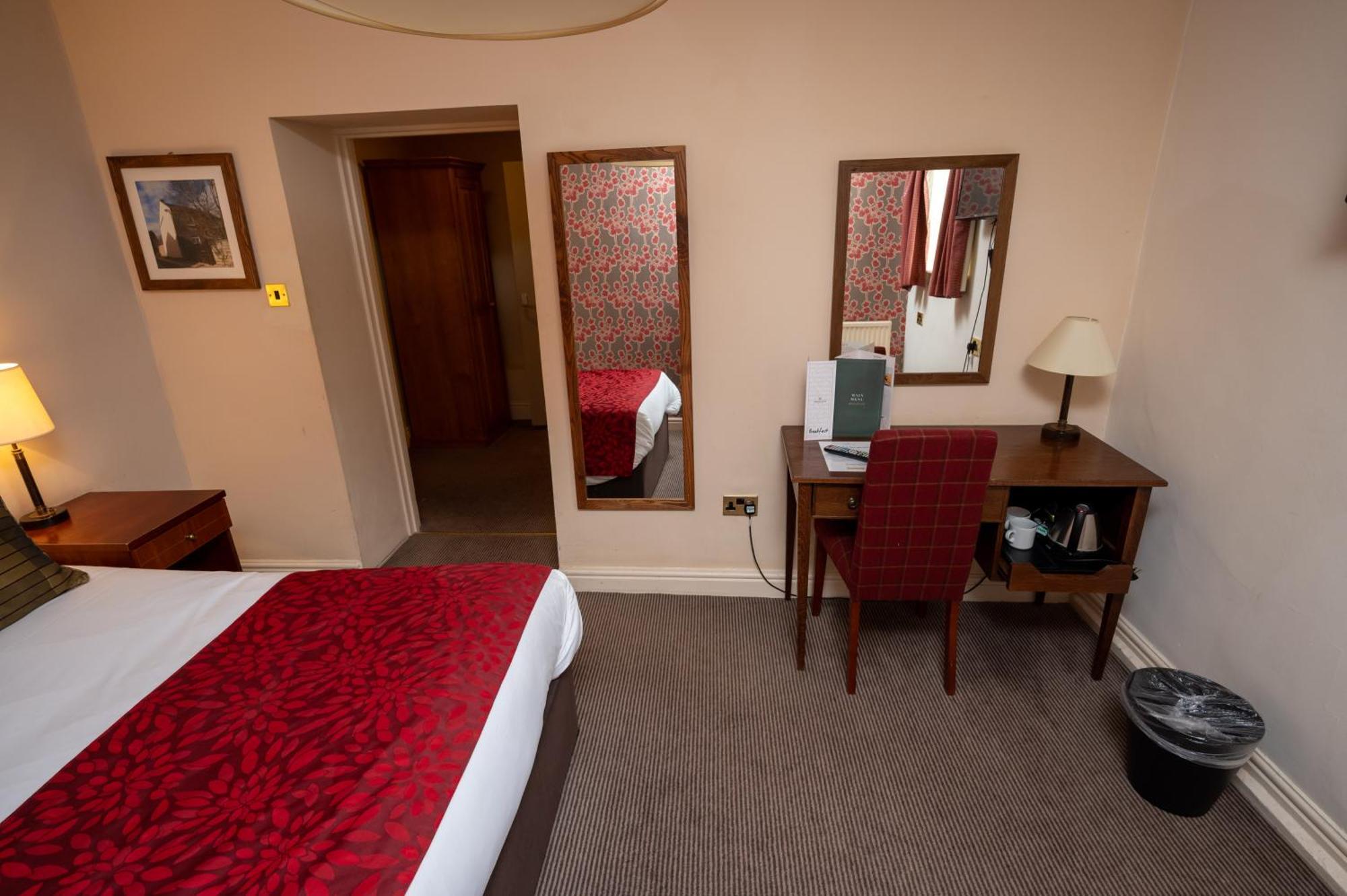 Cross Hands Hotel By Greene King Inns Old Sodbury 外观 照片